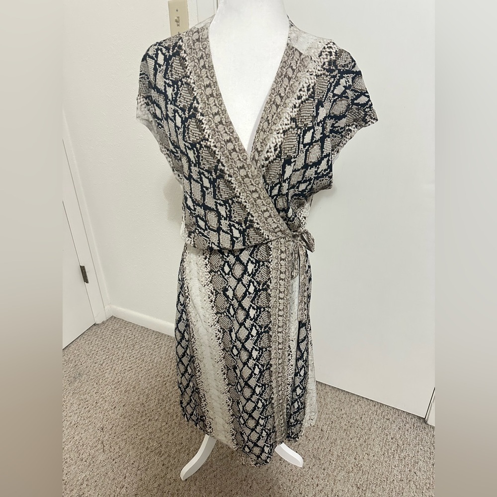 JOIE BETHWYN SNAKESKIN PRINT SHORT SLEEVE V-NECK WRAP DRESS PORCELA Sz L
